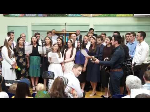 un grup de frati si surori din :Biserica Penticostala Betleem din Londra