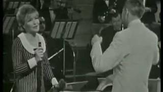 Bài hát Ma cabane au Canada - Nghệ sĩ trình bày Line Renauld