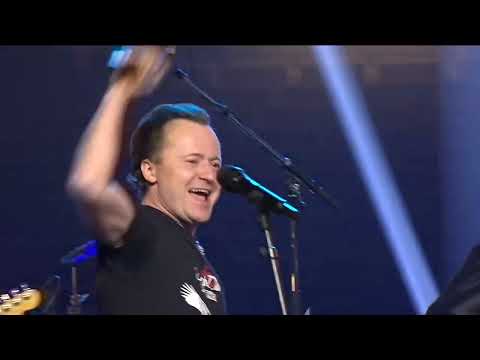 RaudSaller feat. Ruslan Trochynskyi "We’re Not Gonna Take It" in Ukranian.