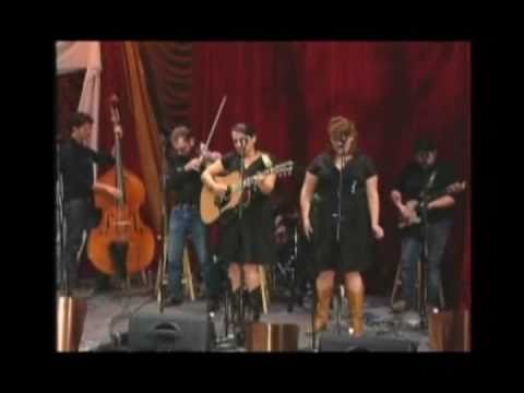 The Sweetback Sisters - Love Me Honey Do - Live At Woodsongs