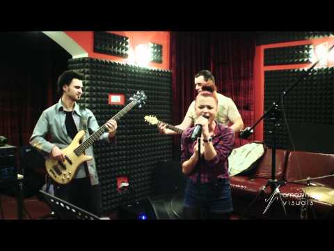 Ana Maria - Rolling in the deep (Adele Cover)