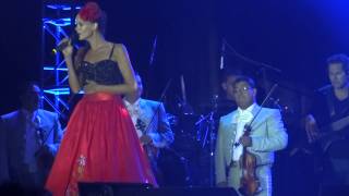 La Gata bajo la lluvia, Shaila Durcal Ensenada 2013