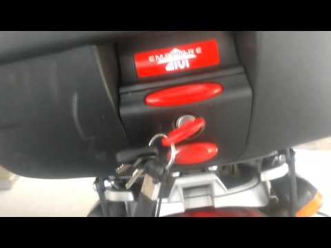 Baú monolok  givi não tranca