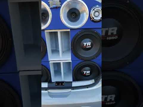 Triton alto falantes