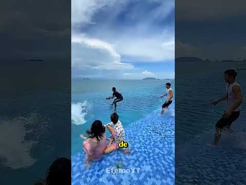 Fotoğraf Çekerken Havuza Uçtu 😱💦