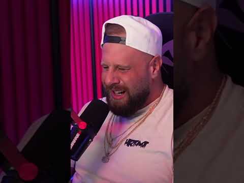 Der Arme will doch nur Gulasch essen..😂