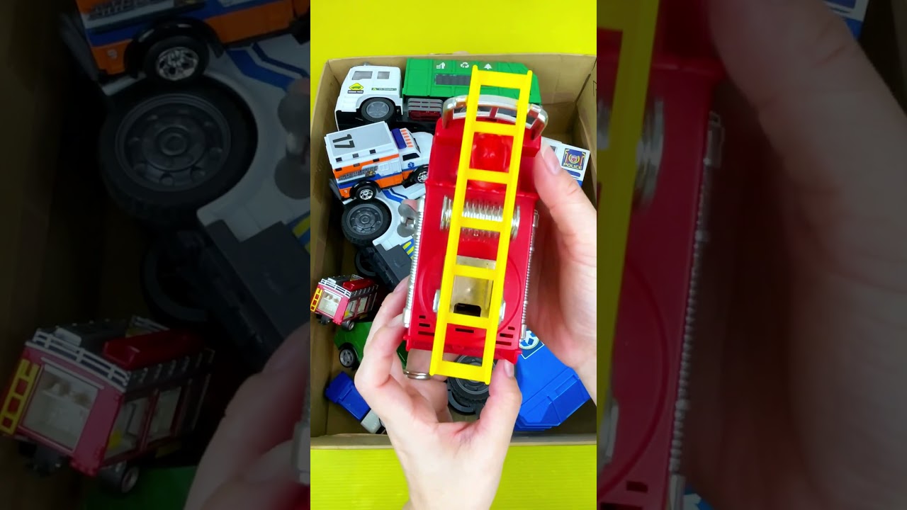 【はたらく車】消防車のおもちゃを細かくチェック！[Working car] Check out the  fire engine toy in detail!
