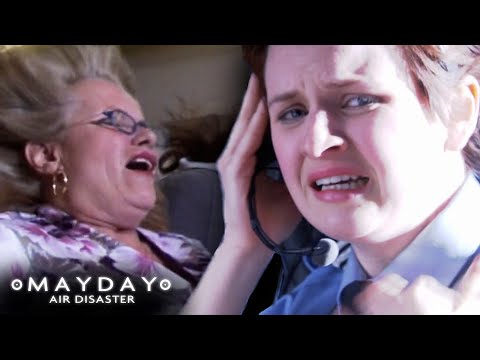 Flying At 24,000 Ft When The Pilots Hear A Loud BANG! | Aloha Flight 243 | Mayday: Air Disaster