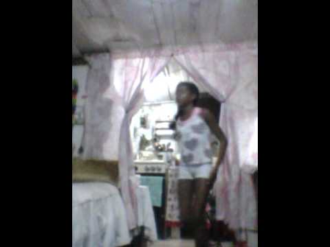 Niña de 10 bailando swagga
