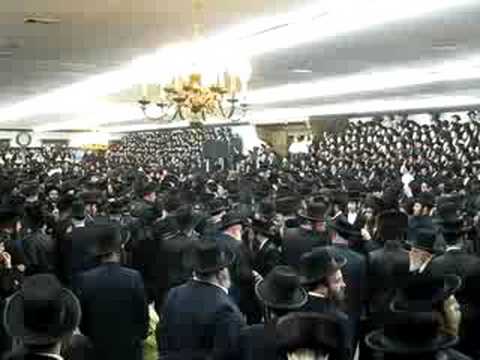 Hachnasas Sefer Torah In Satmar Camp Divrei Yoel Part 3