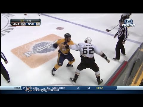 Patrick Maroon vs Richard Clune