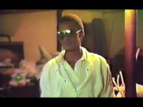 Twin Hype - Do It To The Crowd [intro only]