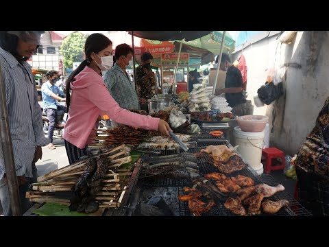 Many Yummy Different Varieties Street Food @ Boeng Trabek - Lunch Time on The Street