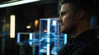 Arrow S03E03 - Oliver Queen and Roy Harper really laugh on set