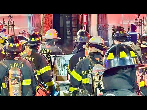 {EARLY ARRIVAL~COLD TEMPS}{FDNY BOX 1689}{FDNY BATTLING 2ND ALARM FIRE ON 162ND STREET IN MANHATTAN}
