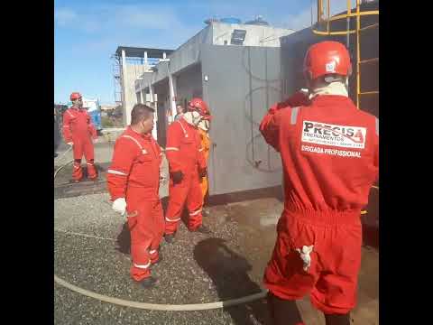 Tecnica de Ventilar ambiente com incendio, capa termica, curso bpc precisabombeirocivil@gmail.com