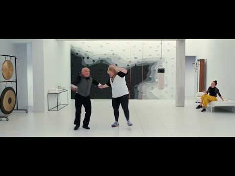 The Hustle | Penny learning to be con artist FHD