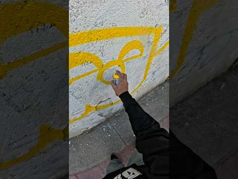 Hoy andaba pintando y me quería volver a llevar la policía #viral #graffiti