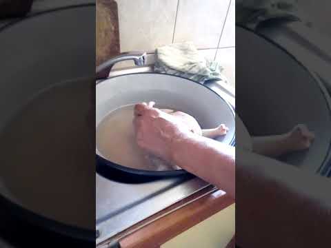 La. Aranjat. Aproape. La. Baloți