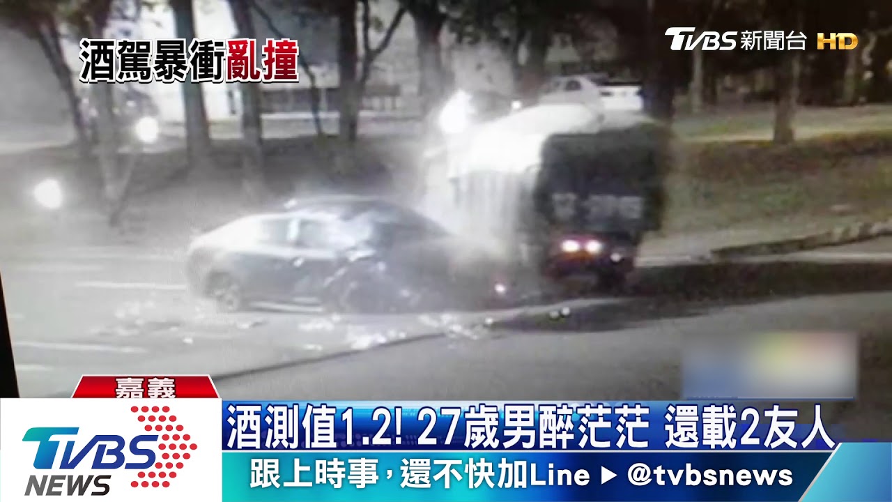 酒駕還載人! 小客車衝出分隔島撞對向貨車