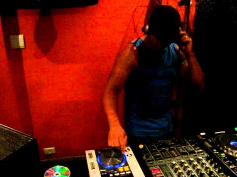 dj zezinho tocando na dj escola