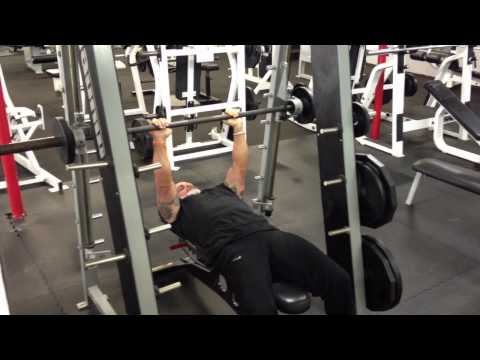 How to do a Tricep-Press on the Smith Machine