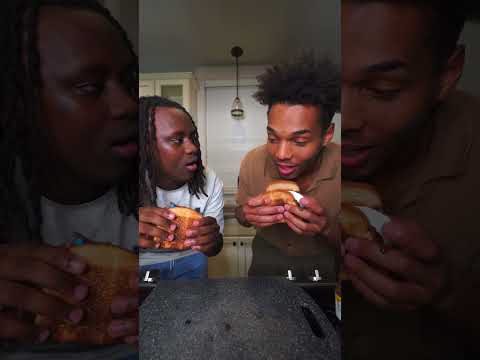 MAKING A NUTTELLA  SANDWICH!!!