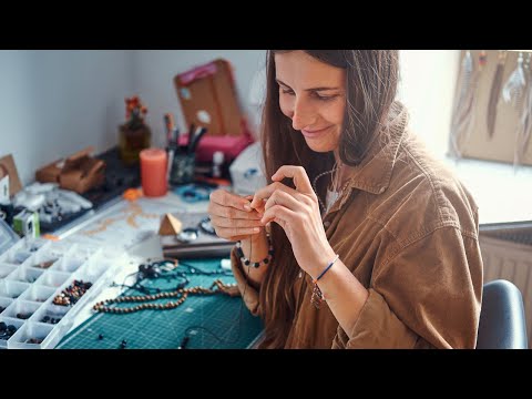 How to Repair Pearl Stud Earrings