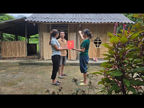 Ly Tieu Sa was very touched when Nam’s mother officially gave her the land use rights.