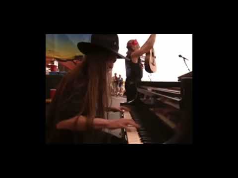 Sister Bobbie Nelson playing Down Yonder @ Woodstock 1999