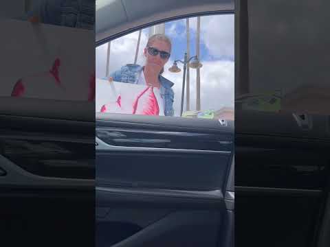 Monika is Homeless and Sells Art on The Streets to Make Money