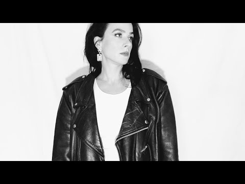 Ingrid Witt - Hold Me Close (Official Video)