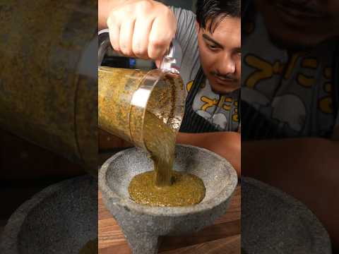 How I make salsa in molcajete #salsa  #molcajete  #chili