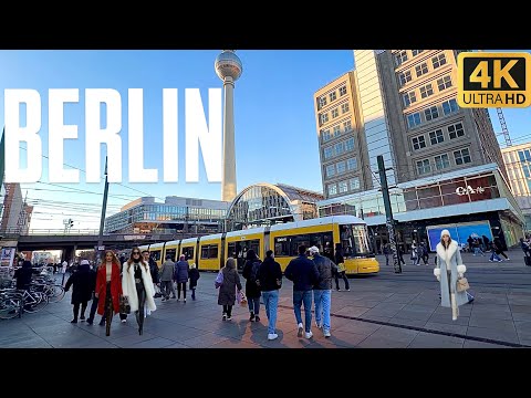 Walking from Alexanderplatz to Museum Island without cutting, Berlin Deutschland