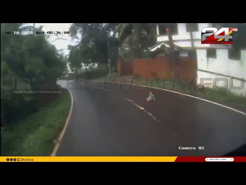 നെഞ്ചുപിടയും  കാഴ്ച… നടുറോഡിൽ പിഞ്ചുകുഞ്ഞ്, സ്വകാര്യ ബസിലെ CCTV ദൃശ്യങ്ങൾ പുറത്ത് | Kondotty