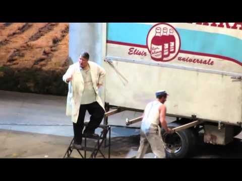 AMBROGIO MAESTRI L'ELISIR D'AMORE 30 0CT0BRE 2015 ACTE 1(4)