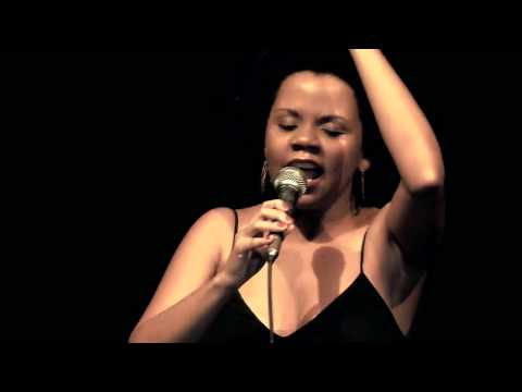 Com os Pés no Futuro por Ilessi e Diogo Sili