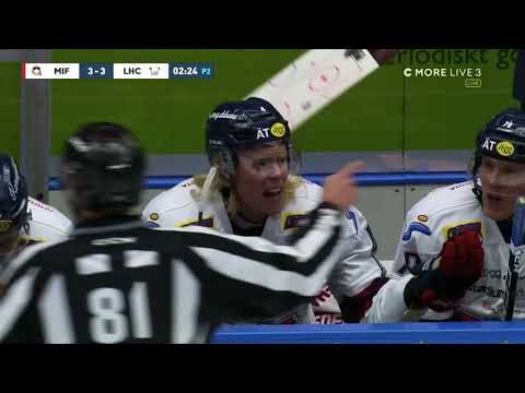 Sam Lofquist pushes ref and gets match penalty