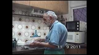 בטיחות צלחות מפני שבירה.wmv (ידידנו היקר משה רצון ז"ל) - התמונה מוצגת ישירות מתוך אתר האינטרנט יוטיוב. זכויות היוצרים בתמונה שייכות ליוצרה. קישור קרדיט למקור התוכן נמצא בתוך דף הסרטון