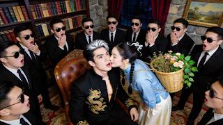 Nadie se Atreve con el Jefe Mafioso Casto—¡Pero una Chica del Campo lo Besa!