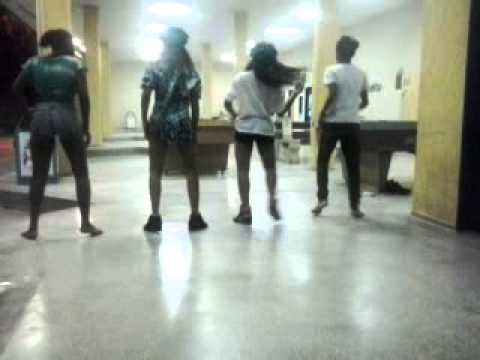 planaltences dançando performance na rodoviaria