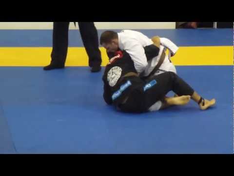 Dominik Debiec vs Luis Mota - IBJJF European Open 2013 - Brown Master - Middle