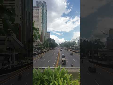 La Avenida Bolivar.  #venezuela