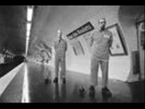 Alex Les mains dans les poches