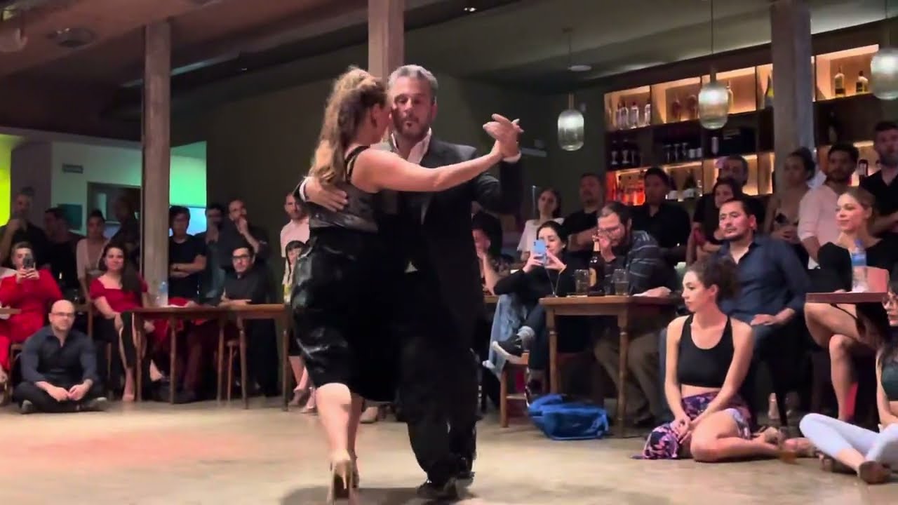 Video thumbnail for Silvina Valz y Fernando Galera @ Milonga Muy Martes