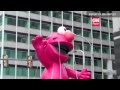 Elmo Tumbles At Thanksgiving Parade 2010