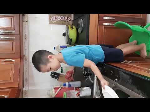 20180930 - 07h54 Dũng + Ngọc rửa bát