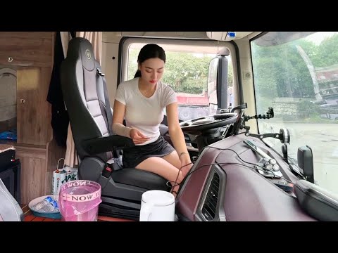 Female Truck Driver Yang Xiaoying Prepares for Transporting Large Excavators