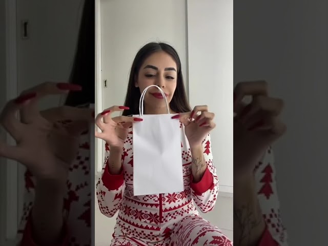 Vídeo relacionado con YNPQTDS Juego de Cartas para Adultos - Juego competitivo para niños - Tarjetas sociales para de cumpleaños, Navidad, Pascua, Noche de Acampada, Adolescentes y Adultos