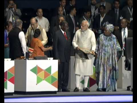 PM Modi addressing the closing ceremony of IAFC 2015 and releasing commemorative coins